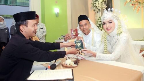 Yuniara dan Karman menikah meski terpaut 41 tahun. (Foto: Dok Pribadi)