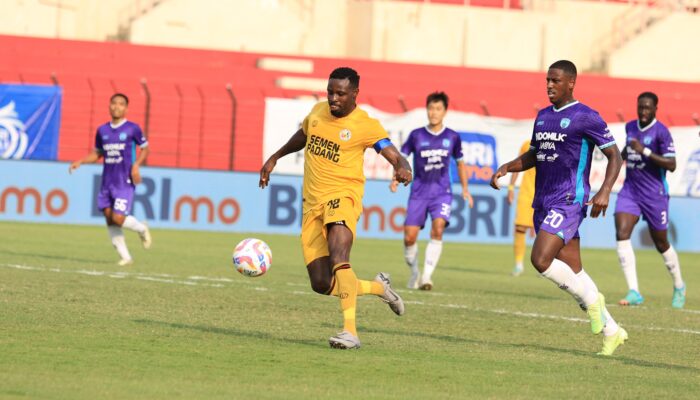Dikalahkan Persita, Hengki Ardiles Sampaikan Permohonan Maaf