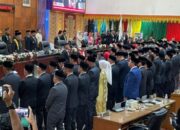 76 Anggota DPRA Aceh Resmi Dilantik, Pengukuhan Adat Meriahkan Prosesi