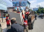 Tertibkan PKL Nakal, Belasan Lapak dan Payung Diangkut