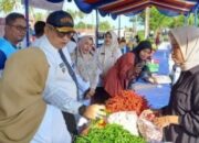 Warga Padang Serbu Pasar Murah, Sembako Dijual di Bawah Harga Pasaran