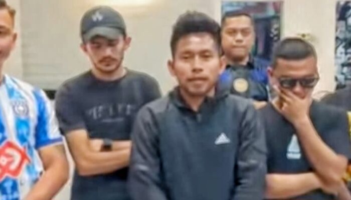 Viral! Andik Vermansyah Dorong Pemain PSPS, Langsung Minta Maaf ke Pendukung