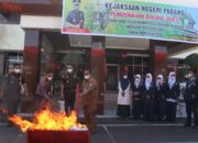 Miliki Kekuatan Hukum Tetap, Kejari Padang Musnahkan BB Narkotika dan Sajam