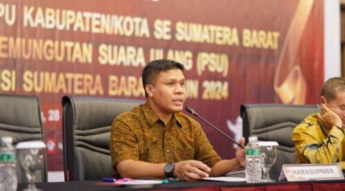 Jons Manedi, Ketua Divisi Sosdiklih, Parmas dan SDM KPU Sumbar.