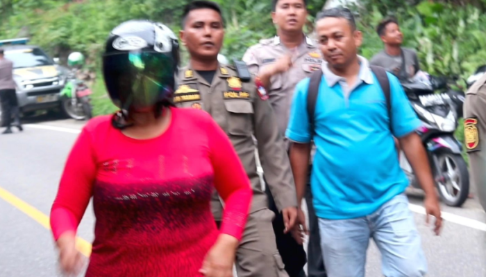 Berkat Info Warga, Satpol PP Padang Temukan Pasangan Mesum di Bukik Lampu