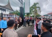 Unjuk Rasa Aliansi Bukittinggi Menggugat, Desak Kasus Korupsi Pasar Atas Diusut Tuntas