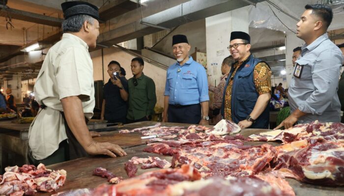 Blusukan ke Pasar Padang Panjang, Mahyeldi Terima Keluhan Pedagang Soal Daging Impor 