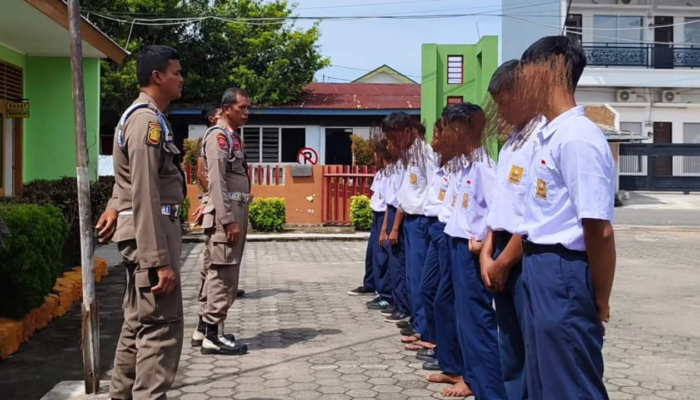Laporan Warga, Satpol PP Tangkap 10 Pelajar Keluyuran di Pauh