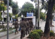 Satpol PP Kota Padang Tertibkan PKL di Jalan Khatib Sulaiman