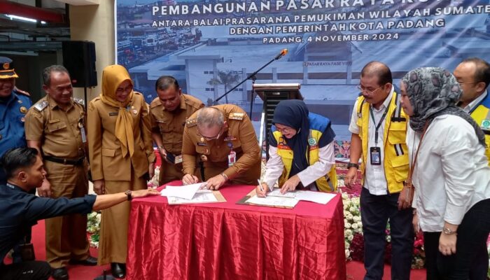 Pemko Padang Terima Pengelolaan Pasar Raya Fase VII dari BPPW Sumbar