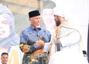 Di Tengah Konser Akbar di Agam, Ustadz Derry Sulaiman Ungkap Kekaguman pada Mahyeldi