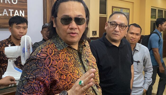 Farhat Abbas Bantah Tuduhan Donasi 7 Turunan, Sebut Itu Ide Pratiwi Noviyanthi