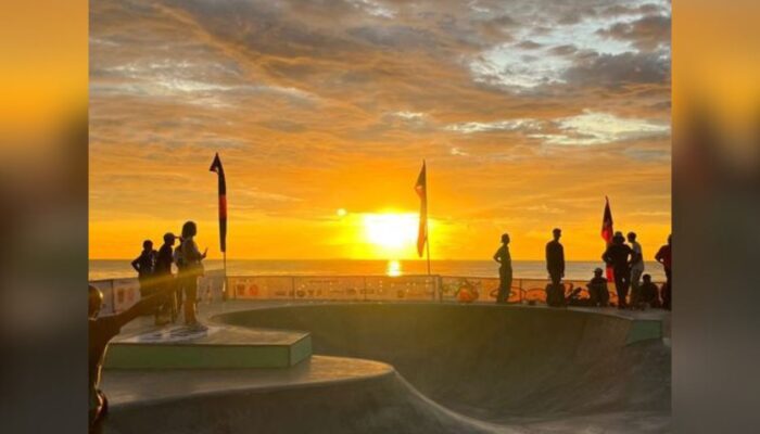 Skate Park Padang Semarak, Para Skater Unjuk Kebolehan Sembari Menikmati Sunset