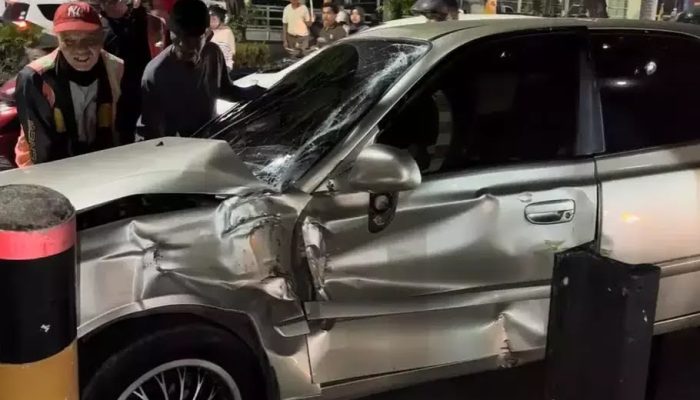 Mobil Sedan Tertabrak Kereta Api di Simpang Tunggul Hitam, Pengemudi Selamat