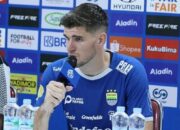 Persib Bandung Rebut Puncak Klasemen Usai Tundukkan Persis Solo di Manahan