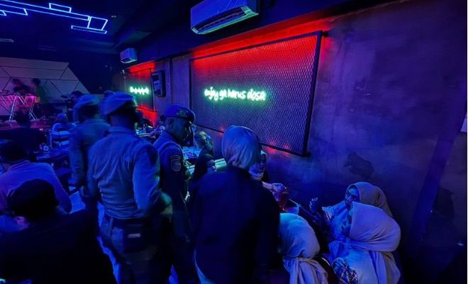 Jelang Nataru, Satpol PP Padang Amankan Perempuan Tanpa Identitas dan Minol Ilegal