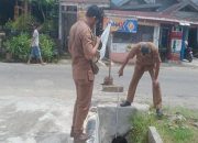Warga Tanam Pohon Pisang di Jalan Berlubang, Pemerintah Diminta Bergerak Cepat