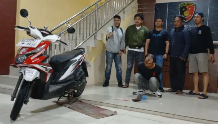 Polisi Tangkap Pelaku Penjambretan Uang Sumbangan Masjid di Bukittinggi