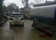 Tumpahan CPO Ganggu Arus Lalu Lintas Padang-Solok