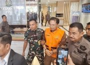 Pakai Rompi Oranye, Mantan Ketua PMI Riau Ditahan Karena Ini