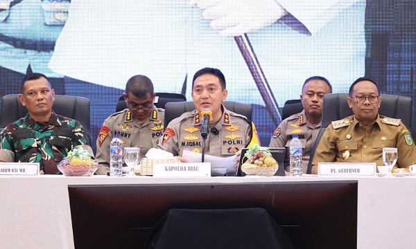 Kapolda Riau, Irjen Pol Mohammad Iqbal saat rilis akhir tahun di salah satu hotel di Kota Pekanbaru.(ist)
