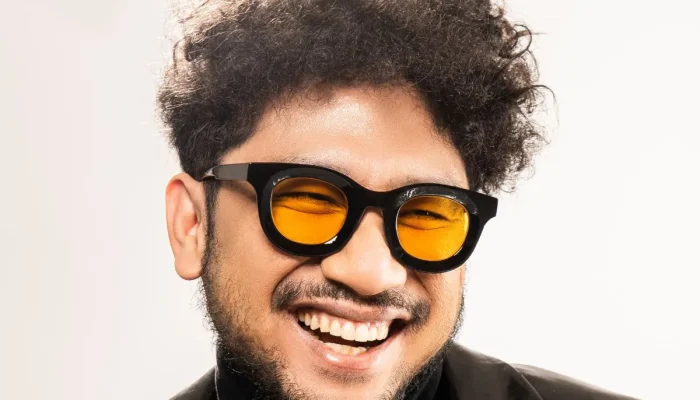 Kunto Aji Rilis Video Musik Melepas Pelukan Ibu untuk Hari Ibu