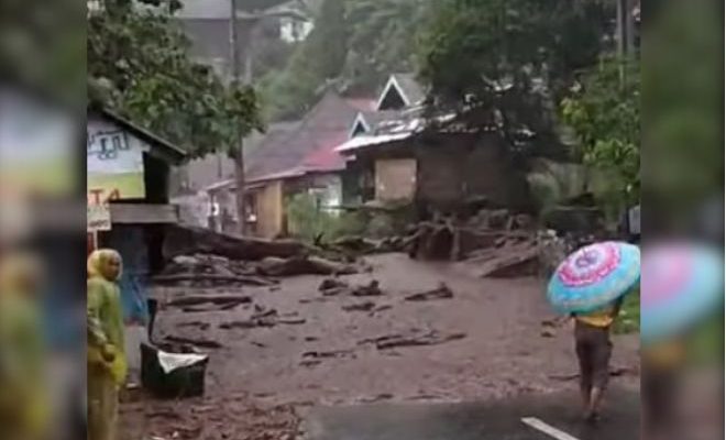 Banjir Bandang di Agam, Akses Jalan Lingkar Danau Maninjau Putus Total