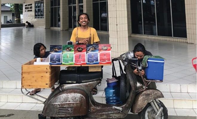 Dari Vespa Keliling hingga Cafe Kreatif, Ini Kisah Inspiratif Wowen Anjona