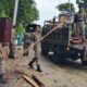 Satpol PP Padang membongkar sebuah bangunan liar (Bangli) yang berdiri di atas bahu jalan. (Foto: Istimewa)