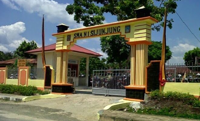Dugaan Diskriminasi, Dzafran Laporkan SMAN 1 Sijunjung ke KPAI Sumbar dan Dikdasmen RI