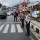 Dishub Padang Panjang saat mengamankan jalan saat libur Natal. (Foto: Diskominfo)