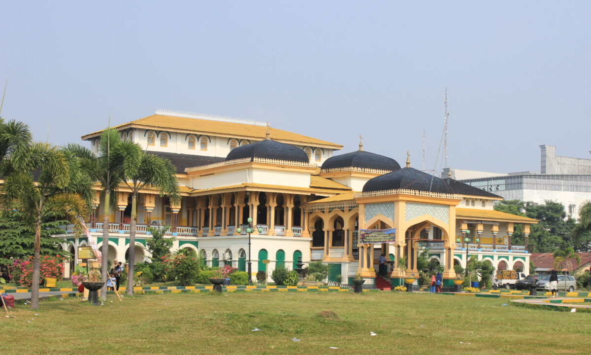 Salah satu destinasi dikota Medan, Istana Maimun [Foto: Wikipedia]