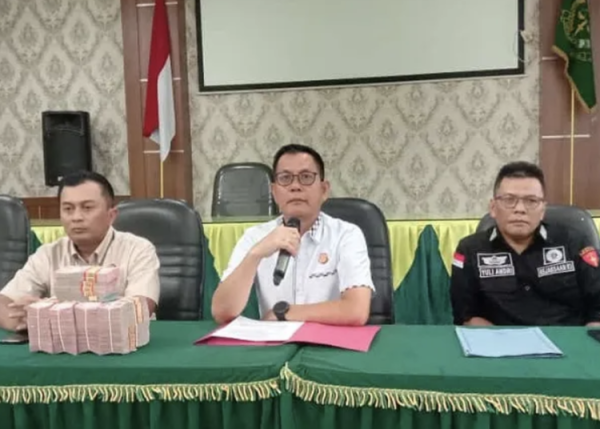 Konferensi pers di Kejari Padang. (Foto: Istimewa)