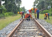 Antisipasi Hadapi Musim Penghujan, KAI Divre II Sumbar Tingkatkan Pengawasan Jalur KA
