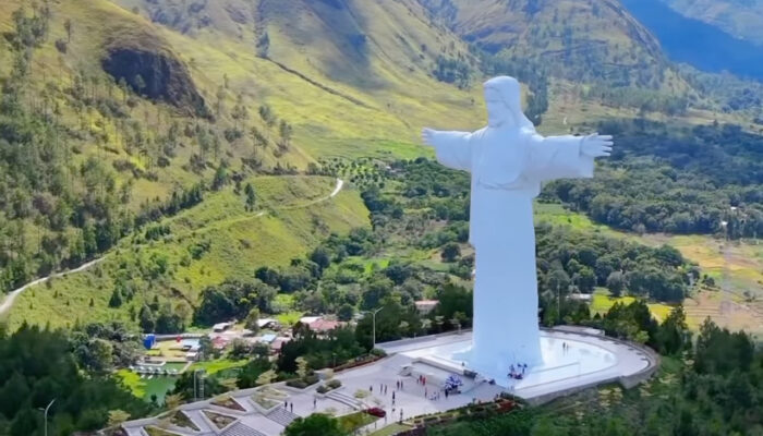 Patung Yesus Tertinggi di Indonesia, Wisata untuk Liburan Akhir Tahun
