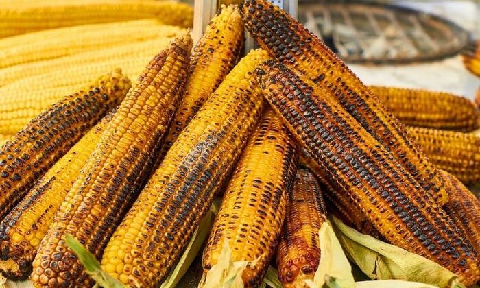 Jagung bakar menyambut malam tahun baru [Foto: Engin Akyurt/pexels]
