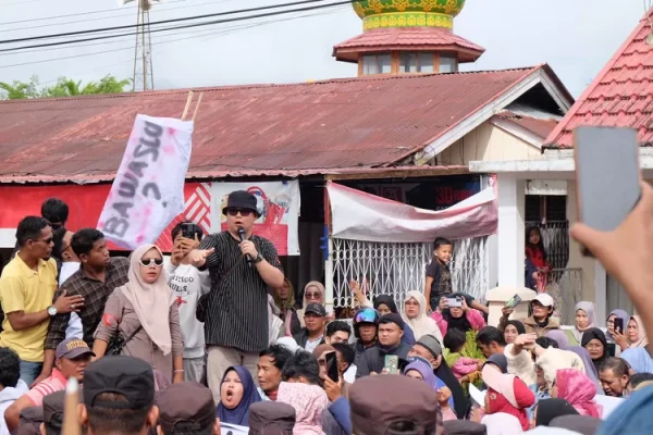 Aksi damai warga Bukittinggi datangi kantor Bawaslu. (Foto: Istimewa)