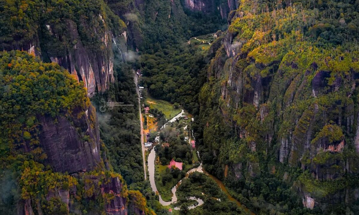 Wisata Lembah Harau yang Dikelilingi oleh Tebing Granit [Foto: Istimewa]