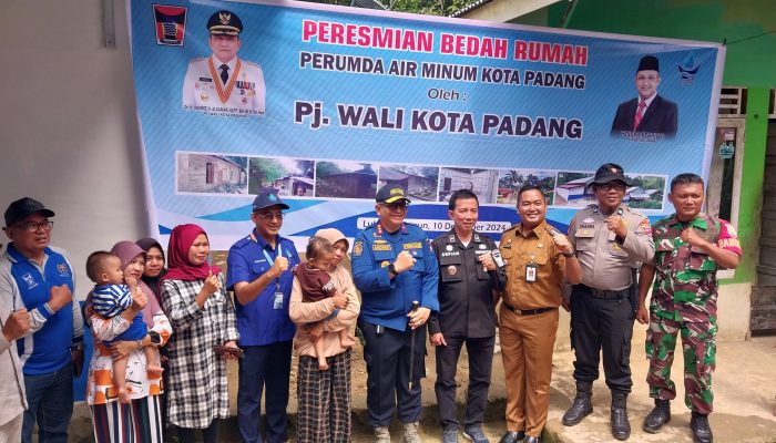 Rumah Gustina Diresmikan Pj Wali Kota Padang, Wujud Kepedulian Perumda AM Melalui Program Bedah Rumah
