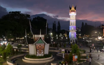 Jam gadang salah satu ikon utama kota Bukittinggi [Foto: Indonesia Travel]