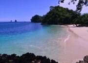 Menikmati Keindahan Tersembunyi Pantai Tiga Warna Malang