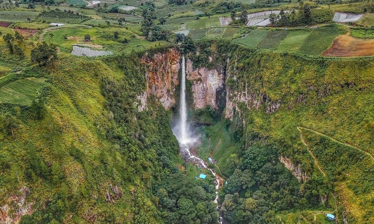 Keindahan Air Terjun Sipisopiso [Foto:wikipedia]