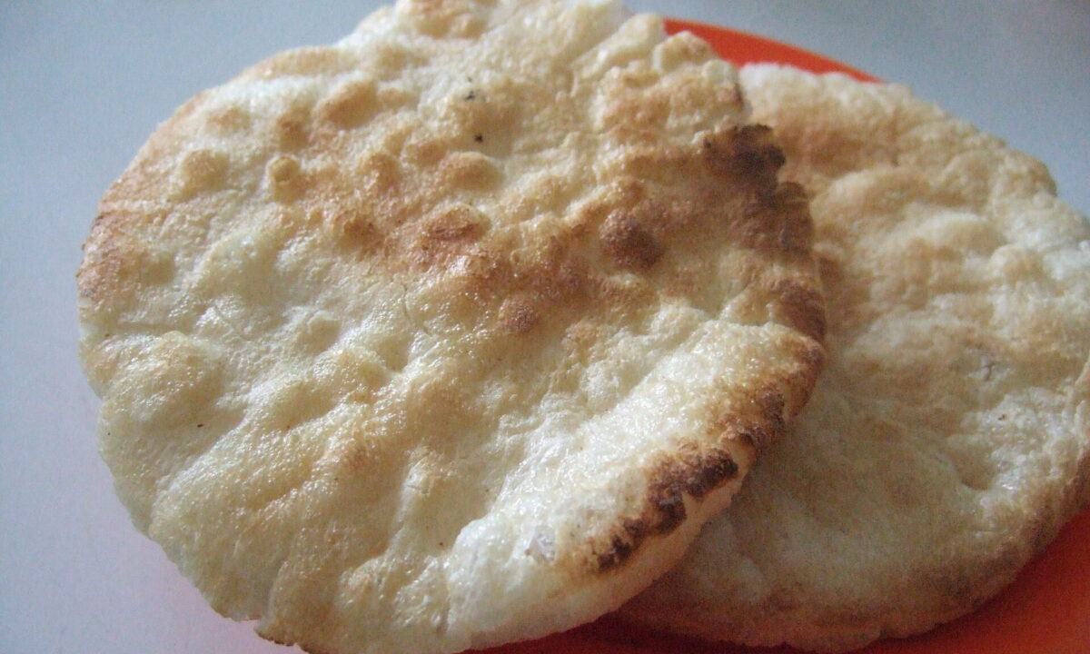 Kerupuk Kemplang, oleh-oleh wajib dibawa pulang [Foto: Wikipedia]