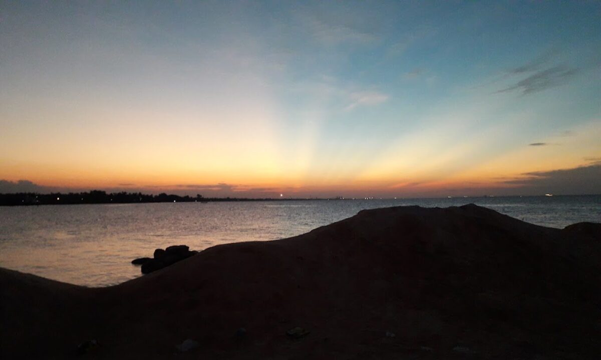 Suasana sunset di Pantai Koneng, Dumai [Foto:gmaps/Narto]