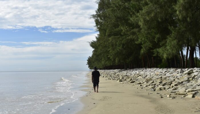 Pantai Tanjung Lapin, Surga Tersembunyi di Selat Malaka