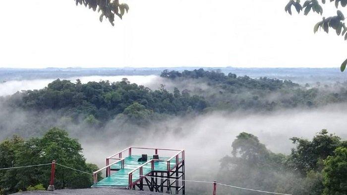 Lautan awan bukit peramun [Foto: belitung.tribunnews.com]