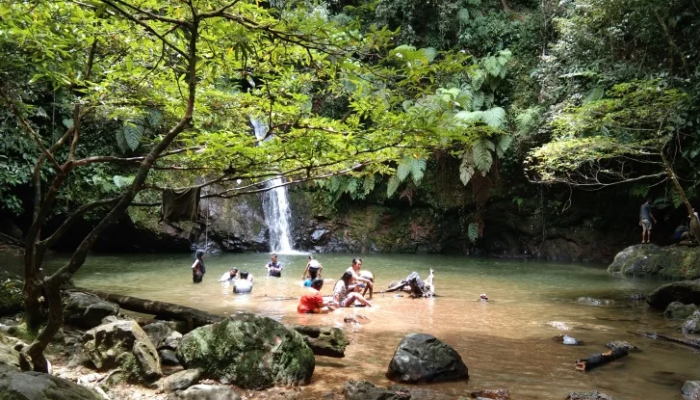 Keindahan Air Terjun Batu Dinding di Kampar, Surga Tersembunyi Riau