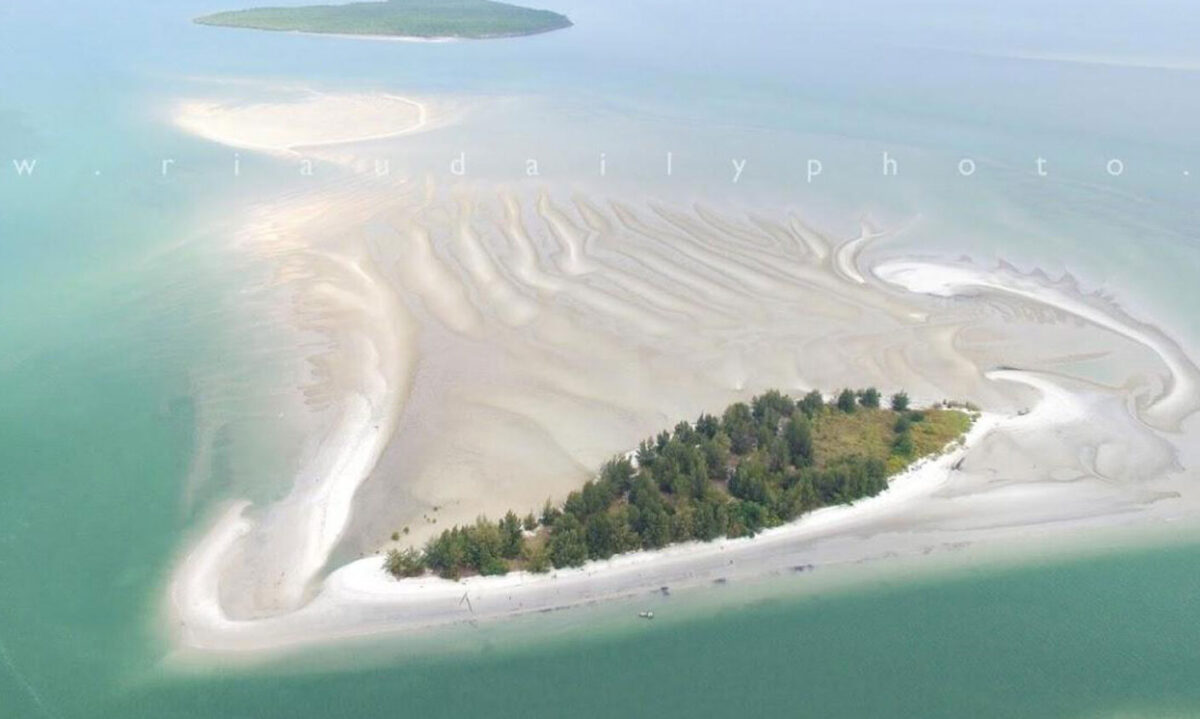 Pulau Beting Aceh di Pulau Rupat Bengkalis [Foto:riaudailyfoto.com]