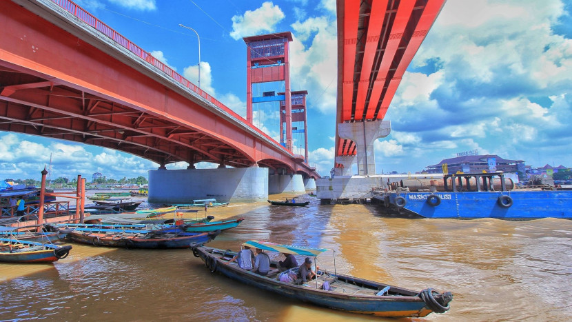 Pesona Jembatan Ampera Sungai Musi [Foto: Dok.palembang.go.id}