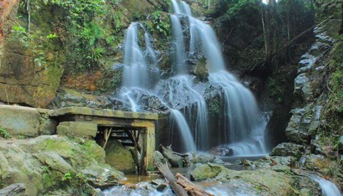 Pesona Alam Air Terjun Guruh Gemurai Kuantan Singingi yang Memikat